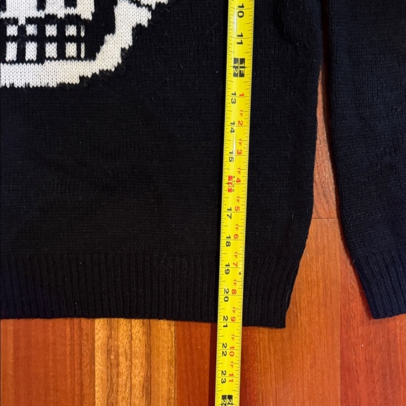 Black Skull Sweater, M - Picture 2 of 6